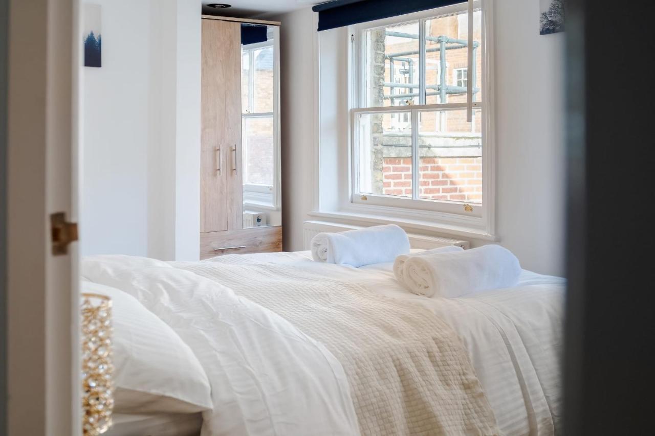 Modern 3 Bedroom And 2 Bathroom Apartment