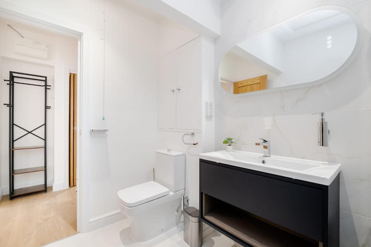 Modern 3 Bedroom And 2 Bathroom *