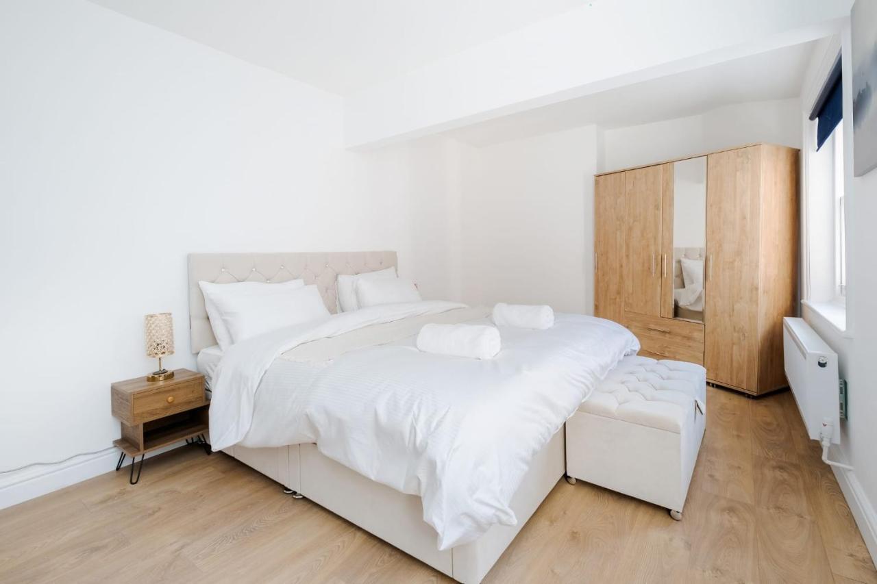 Modern 3 Bedroom And 2 Bathroom
